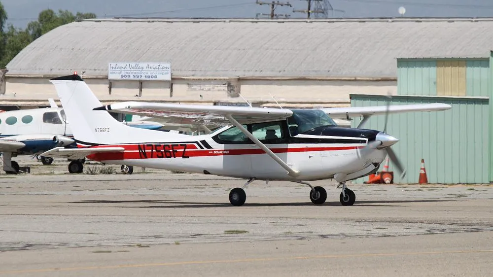 how to pick a flight school